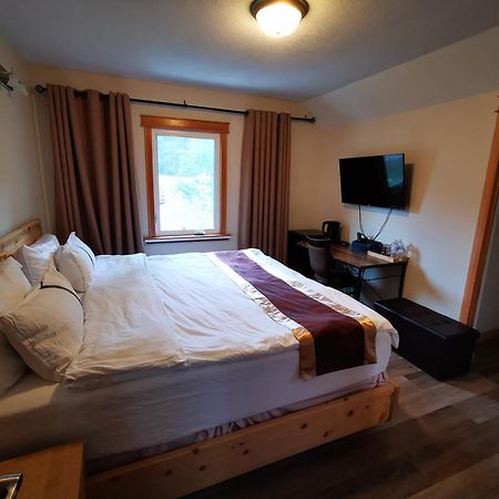 Riverfront Estate Bed&Breakfast Banff Room photo