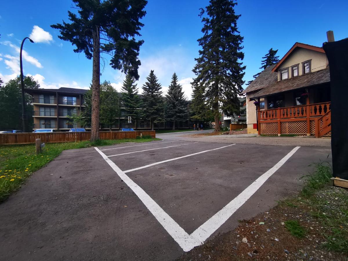 Riverfront Estate Bed&Breakfast Banff Exterior photo