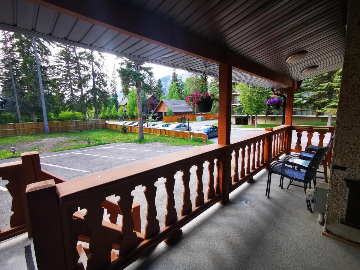 Riverfront Estate Bed&Breakfast Banff Exterior photo