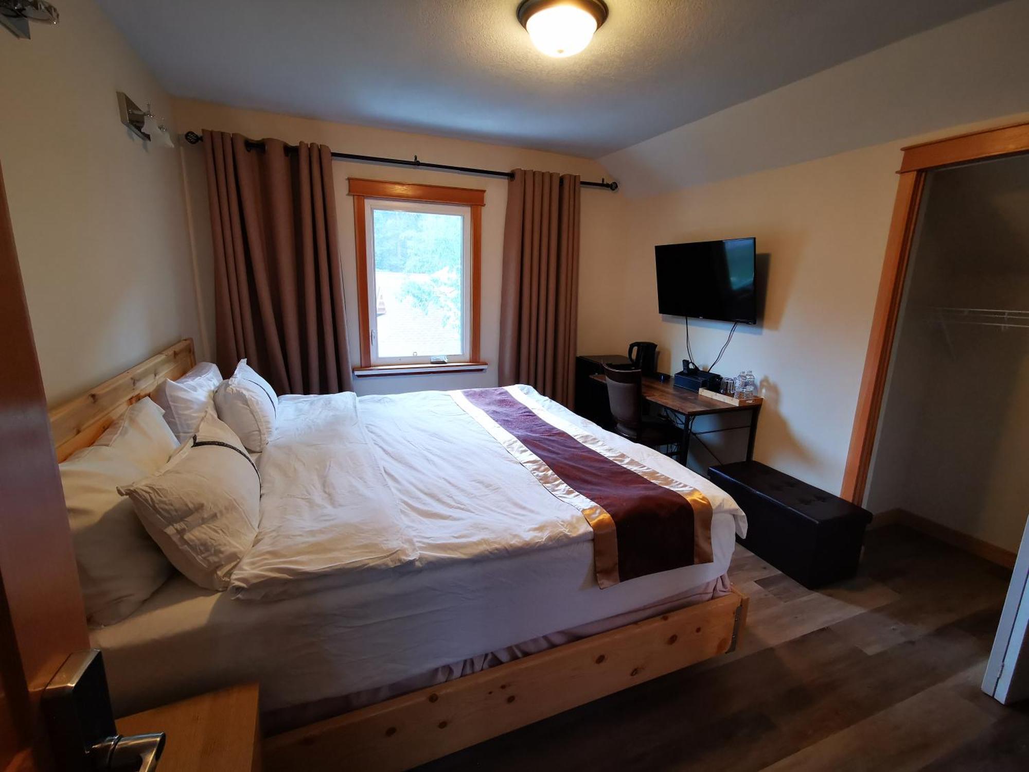 Riverfront Estate Bed&Breakfast Banff Room photo