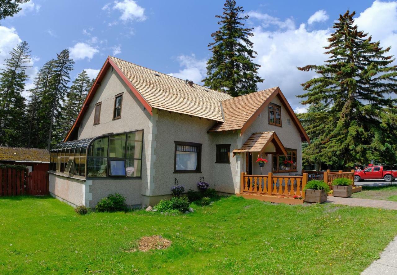 Riverfront Estate Bed&Breakfast Banff Exterior photo
